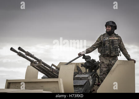 Mosul, Irak. 2. November 2016. Ninive Governorate, Irak. 2. November 2016. Soldaten der irakischen Armee treten um Mosul Credit: Bertalan Feher/ZUMA Draht/Alamy Live News Stockfoto