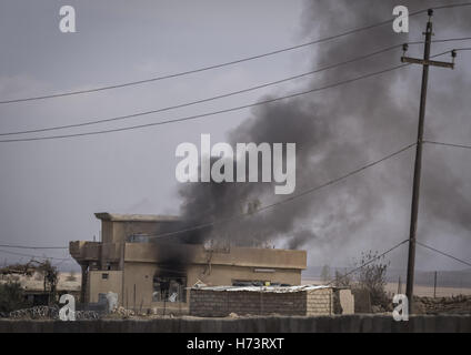 Mosul, Irak. 2. November 2016. Ninive Governorate, Irak. 2. November 2016. ISIS bewohnte Haus. Bildnachweis: Bertalan Feher/ZUMA Draht/Alamy Live-Nachrichten Stockfoto