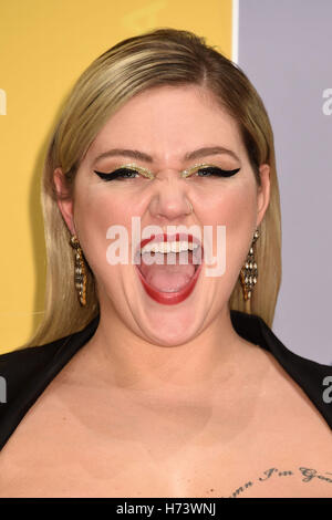 Nashville, Tennessee, USA. 2. November 2016. ELLE KING kommt für die 50th Annual CMA Awards am Music City Center. © Laura Farr/AdMedia/ZUMA Draht/Alamy Live-Nachrichten Stockfoto