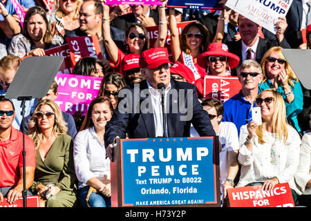 Orlando, Florida, USA. 2. November 2016. Donald Trump-Rallye auf Mittwoch, 2. November 2016 auf dem Messegelände der Central Florida in Orlando, Florida. Stockfoto