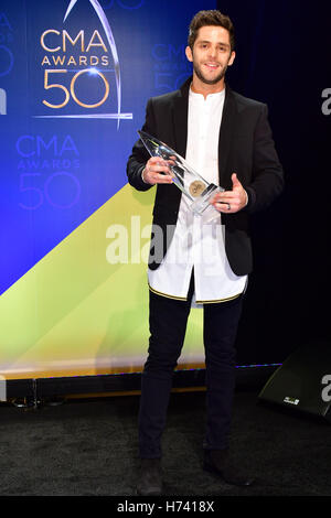 Nashville, TN, USA. 2. November 2016.  Thomas Rhett. 50. jährlichen CMA Awards, CMA Awards 2016, Country-Musik der größte Nacht, statt in der Bridgestone Arena. Bildnachweis: Mickey Bernal/AdMedia © Mickey Bernal/AdMedia/ZUMA Draht/Alamy Live-Nachrichten Stockfoto