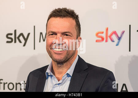 Düsseldorf, Deutschland. 2. November 2016. Ehemaliger Fußballspieler Lothar Matthaeus auf ein Sky-Photcall im Capitol Theater in Düsseldorf, 2. November 2016. Programme präsentiert für die kommende Saison sowie die Einleitung von seiner Entertainment-Kanal Sky 1 das TV-Unternehmen. Foto: Wolfram Kastl/Dpa/Alamy Live-Nachrichten Stockfoto