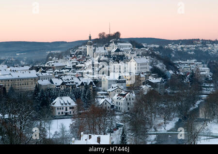 Blick auf den Schlossberg Schlossberg mit der alten Stadt Arnsberg in Sauerland Region North Rhine-Westphalia Stockfoto