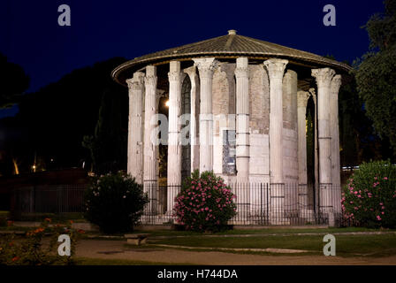 Tempel der Vesta bei Nacht, Rom, Italien, Europa Stockfoto