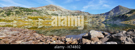 Panorama der majestätischen Berg See im Sommer Stockfoto