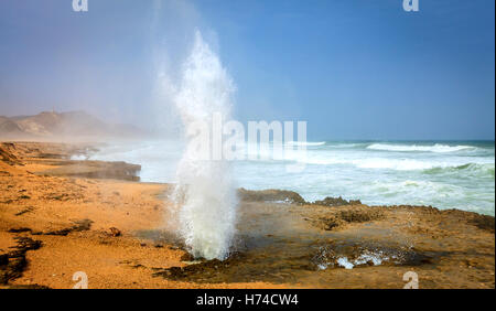 Lunker im Al Mughsayl Beach in der Nähe von Salalah, Oman Stockfoto