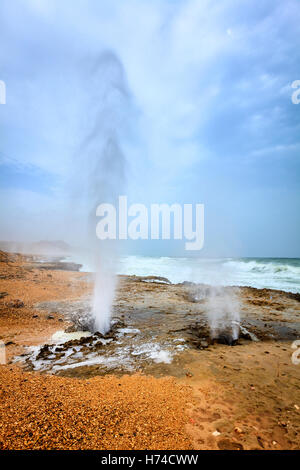 Lunker im Al Mughsayl Beach in der Nähe von Salalah, Oman Stockfoto