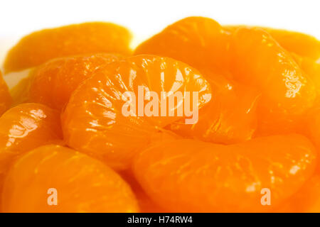 Detail der Mandarin Segmente im hellen Sirup. Stockfoto