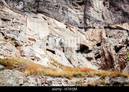 Vardzia Höhle Stadt Kloster erbaut im 12. Jahrhundert ist eines der wichtigsten Sehenswürdigkeiten von Georgien Stockfoto