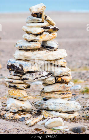 Stein-Turm am Strand in Dänemark Stockfoto