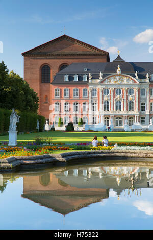 Basilika von Constantine und Rokoko-Palast, Trier, Rheinland-Pfalz, Deutschland Stockfoto