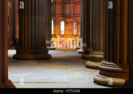 Sandsteinsäulen auf St Georges Hall Liverpool UK Stockfoto