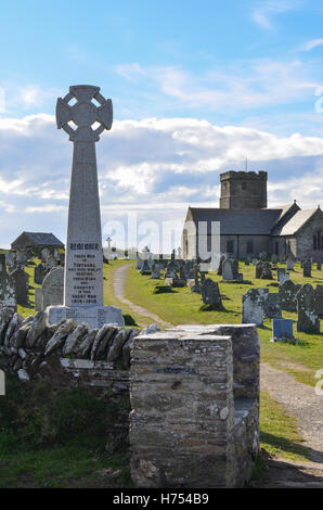 Kirche und Friedhof der St. Materiana Kirche von England, in der Nähe von Tintagel, Cornwall Stockfoto