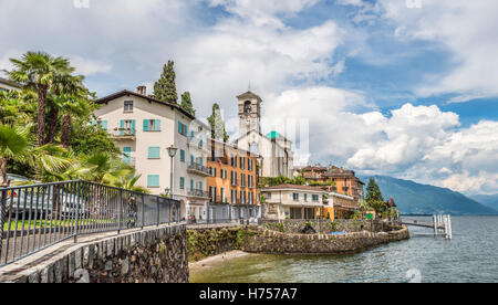 Uferpromenade von Brissago am Lago Maggiore, Tessin, Schweiz Stockfoto
