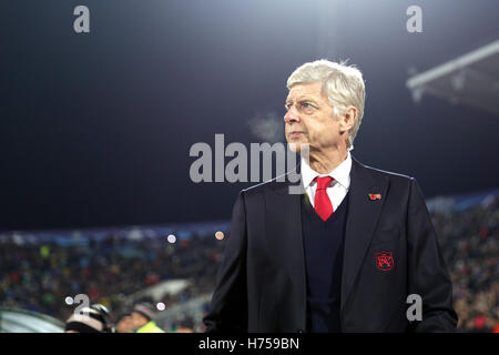 Sofia, Bulgarien - 1. November 2016: Arsebals Trainer Arsene Wenger Sekunden vor der UEFA Champions League Fußballspiel zwischen Lu Stockfoto