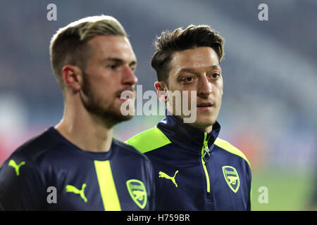 Sofia, Bulgarien - 1. November 2016: Arsenals Mesut Ozil heizt vor der UEFA Champions League Fußballspiel zwischen Aarau Stockfoto