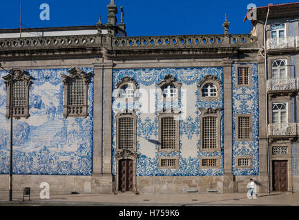 Igreja do Carmo, Carmo Kirche mit Azulejos Fliesen in Porto, Portugal Stockfoto