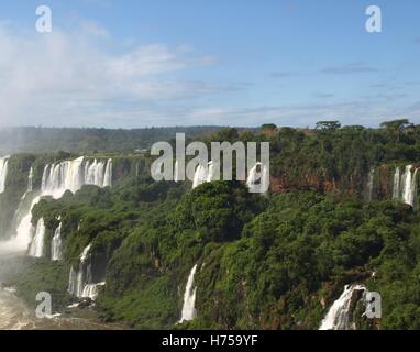 Iguaçu-Wasserfälle - UNESCO-Weltkulturerbe - an der Grenze zwischen Brasilien, Argentinien und Paraguay Stockfoto