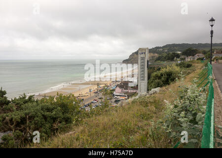 SHANKLIN, VEREINIGTES KÖNIGREICH - 28. AUGUST 2016: Eingang der Cliff Lift in er kleine Küstenstadt Shanklin, Isle of Wight. Stockfoto