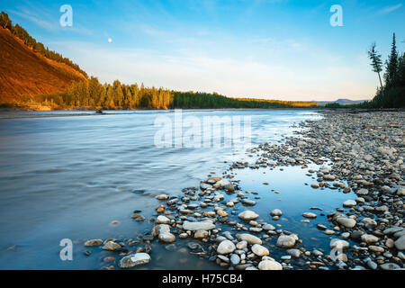 Die Muskwa Fluss bei Sonnenuntergang im Norden von British Columbia, Kanada Stockfoto