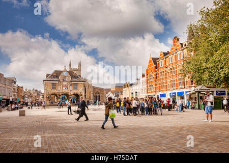 Peterborough Cathedral Square und Guildhall, Lincolnshire, England, UK Stockfoto
