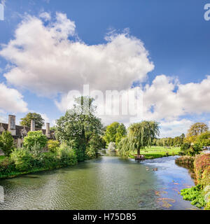 Der Fluss Welland, und die Stadt Weiden, Stamford, Lincolnshire, England. Stockfoto