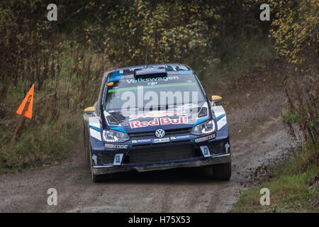 Andreas Mikkelsen Teilnahme an Wales Rallye GB auf der Bühne Alwen. Stockfoto