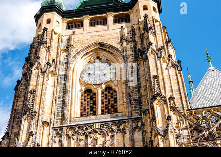 Uhr auf der Kathedrale in Prag Stockfoto