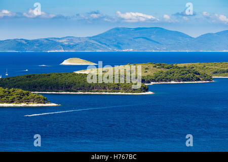 Blick auf die Pakleni Inseln. Paklinski otoci. Adria. Kroatien. Europa. Stockfoto