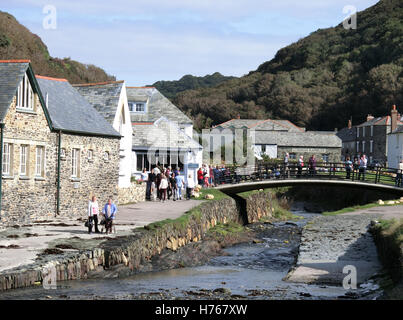 Boscastle Dorf und Fluss Valency, North Cornwall, England, Vereinigtes Königreich im Sommer Stockfoto