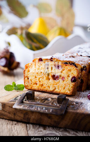 Herbstliche Kürbis Cranberry Hausbrot, leckeres Frühstück und snack Stockfoto