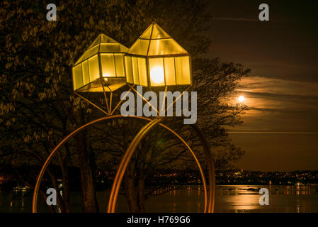 "Engagement" Ring-Skulptur von Dennis Oppenheim, Sunnset Beach, English Bay, Vancouver, Britisch-Kolumbien, Kanada Stockfoto