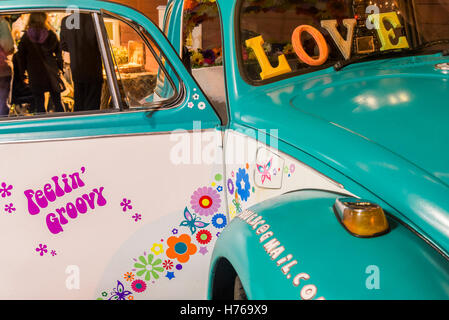 Liebe-Wanze, Flower-Power Hippie-Auto Stockfoto