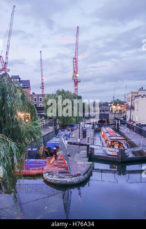 Camden Lock ist auch bekannt als Hampstead Road Schlösser eines der wichtigsten touristischen Attraktionen für das Nachtleben im Zentrum von London. Stockfoto