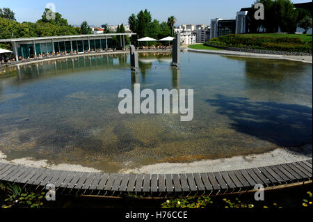 Linha Água bar Restaurant, Jardim Amalia Rodrigues, Garten, Lisboa, Lissabon, Portugal Stockfoto