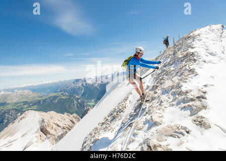 Klettern am Via Ferrata Ivano Dibona in den Dolomiten, Italien. Stockfoto