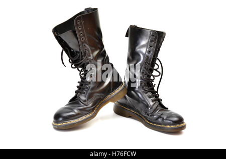 Ein paar alte und robuste Herren / unisex Mitte der Wade schwarz 14 Öse Schnürschuh Kampf/Ranger Stiefel Stockfoto