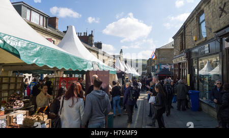 Große Menschenmenge beim Festival in Ramsbottom, Lancashire Stockfoto