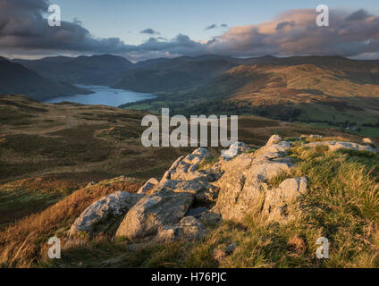 Blick Richtung Ullswater aus Gowbarrow fiel im Herbst Morgenlicht, englischen Lake District National Park, Cumbria, Stockfoto