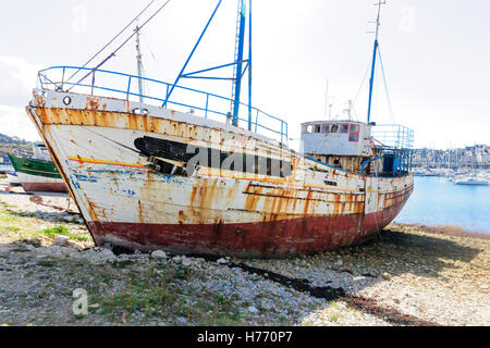 Ansicht von Schiffswracks in Camaret-Sur-Mer, Bretagne, Frankreich Stockfoto