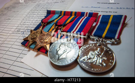 Eine Reihe von Zweiter Weltkrieg Kampagne und Krieg Medaillen und eine nationale Service-Medaille - mit Fokus auf der Burma-Star Stockfoto