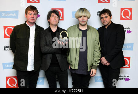 Die Scharlatane mit dem Award für klassisches Album für Geschichten erzählen, während die Stubhub Q Awards 2016, in Verbindung mit Absolute Radio im Roundhouse, London. Stockfoto