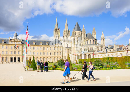 CAEN, Frankreich - 19. September 2012: Blick auf die Abtei von Saint-Etienne, bei Einheimischen und Besuchern in Caen, Normandie, Frankreich Stockfoto