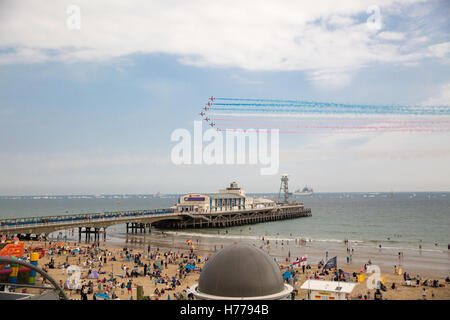 Die Royal Air Force Red Arrows in Bournemouth Air Festival 2016 Stockfoto