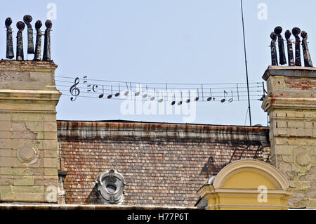 Auf dem Dach mit Musik Pentagramm Dekoration an der Spitze. Stockfoto