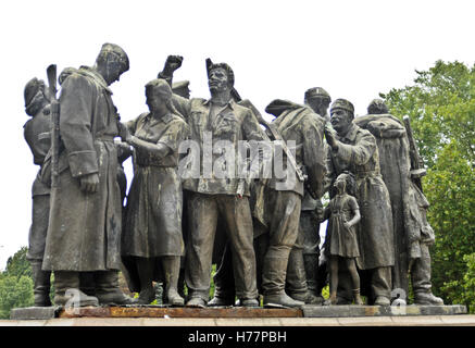 Denkmal der sowjetischen Armee. Sofia, Bulgarien. Sekundäre Skulpturkomposition. Stockfoto