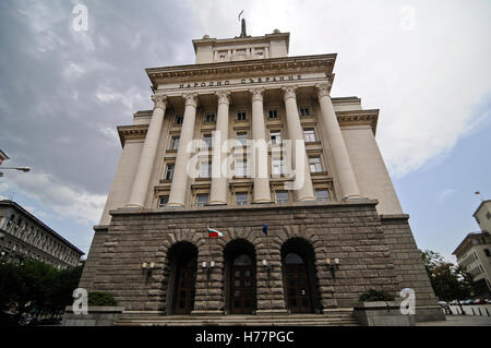 Gebäude der Nationalversammlung. Weitwinkelaufnahme der Fassade. Sofia, Bulgarien Stockfoto