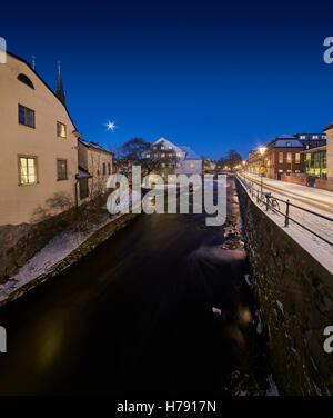 Kvarnfallet am Fluss Fyris (Fyrisan) von Weihnachten Zeit, Uppsala, Schweden, Scandinavia Stockfoto