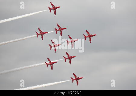 Die Red Arrows durchgeführt ihre Anzeige auf der RIAT 2014 bei Fairford, UK Stockfoto