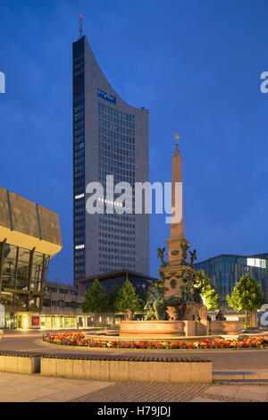 Augustusplatz und Panorama Turm im Morgengrauen, Leipzig, Sachsen, Deutschland Stockfoto